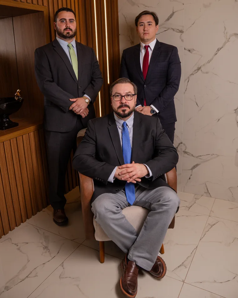 Os três sócios fundadores da THM Advogados: Tonani, Hayashi e Monhaler